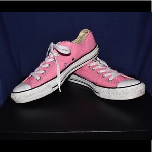 Pink converse low cut